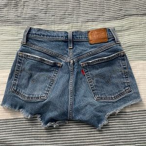 Levi’s high rise woman’s shorts size:24